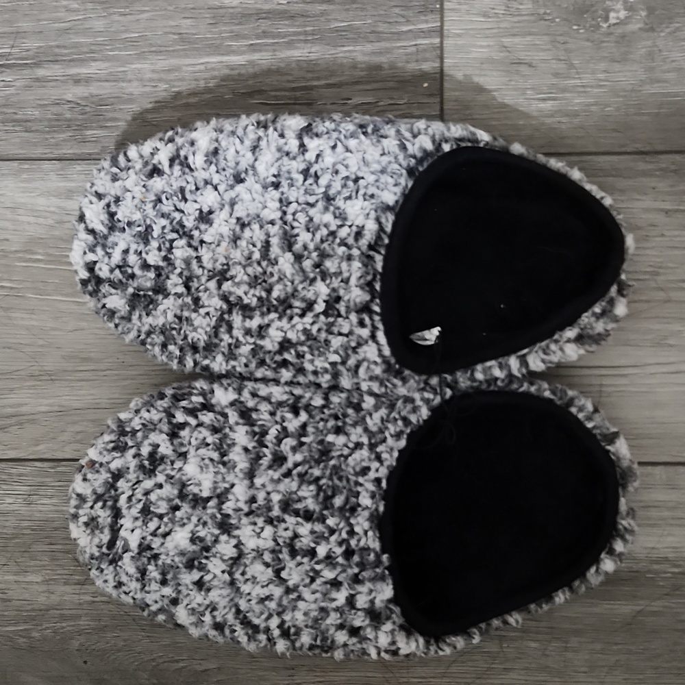 NWT Men's slippers never worn size 11/12